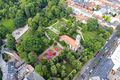 Blick über den Stadtpark mit Rosengarten und Blumenbeeten sowie der Auferstehungskirche, Juni 2020 <span class="smw-highlighter" data-type="8" data-state="inline" data-title="Hinweis" title="Urheber: Kamran SalimiLizenz: CC BY-SA 3.0"><span class="smwtticon note"></span><span class="smwttcontent">Urheber: <!--LINK'" 0:107--><br><br>Lizenz: CC BY-SA 3.0</span></span>