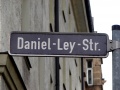 Straßenschild Daniel-Ley-Straße <span class="smw-highlighter" data-type="8" data-state="inline" data-title="Hinweis" title="Urheber: BaringelLizenz: CC BY-SA 3.0"><span class="smwtticon note"></span><span class="smwttcontent">Urheber: <!--LINK'" 2:97--><br><br><br>Lizenz: CC BY-SA 3.0</span></span>