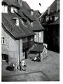 Rückseite im Fraveliershof, 1959 <span class="smw-highlighter" data-type="8" data-state="inline" data-title="Hinweis" title="Urheber: B. WilliamLizenz: CC BY-NC-SA 4.0"><span class="smwtticon note"></span><span class="smwttcontent">Urheber: B. William<br><br>Lizenz: CC BY-NC-SA 4.0</span></span>