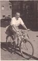 Der Langstreckenradfahrer Fritz Sperk, vermutlich nach seiner Rückkehr von der olympischen ... <span class="smw-highlighter" data-type="8" data-state="inline" data-title="Hinweis" title="Der Langstreckenradfahrer Fritz Sperk, vermutlich nach seiner Rückkehr von der olympischen Reiterolympiade 1956 in StockholmUrheber: unbekanntLizenz: copyright"><span class="smwtticon note"></span><span class="smwttcontent">Der Langstreckenradfahrer Fritz Sperk, vermutlich nach seiner Rückkehr von der olympischen Reiterolympiade 1956 in Stockholm<br>Urheber: unbekannt<br><br>Lizenz: copyright</span></span>