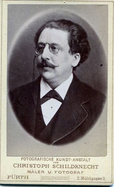 Datei:Mann mit Monokel.jpg