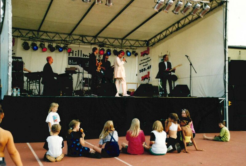 Datei:Stadtteilfest 2000 Bühne.jpg