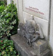 Vogel-Grab Feuerwehrmann.JPG