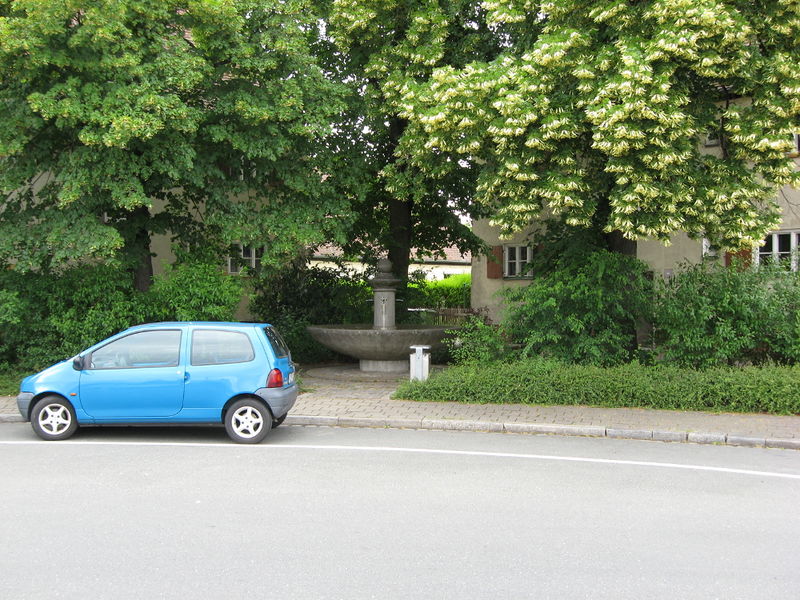 Datei:Wehlauer Straße Brunnen II.JPG