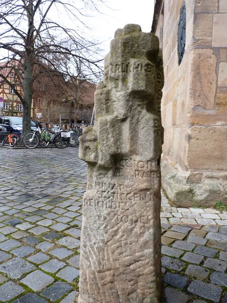 Datei:Stele Begräbnisplatz 1.JPG