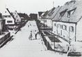 Eibenstraße in Stadeln, 1956 <span class="smw-highlighter" data-type="8" data-state="inline" data-title="Hinweis" title="Urheber: Siedlerverein StadelnLizenz: CC BY-SA 3.0"><span class="smwtticon note"></span><span class="smwttcontent">Urheber: <!--LINK'" 0:6--><br><br>Lizenz: CC BY-SA 3.0</span></span>