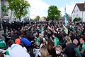 Fans bei der Aufstiegsfeier 2021 der Spielvereinigung vor dem Fußballstation unmittelbar nach dem ... <span class="smw-highlighter" data-type="8" data-state="inline" data-title="Hinweis" title="Fans bei der Aufstiegsfeier 2021 der Spielvereinigung vor dem Fußballstation unmittelbar nach dem Spiel am letzten Spieltag gegen Fortuna Düsseldorf, Mai 2021Urheber: Kamran SalimiLizenz: CC BY-SA 3.0"><span class="smwtticon note"></span><span class="smwttcontent">Fans bei der Aufstiegsfeier 2021 der Spielvereinigung vor dem Fußballstation unmittelbar nach dem Spiel am letzten Spieltag gegen Fortuna Düsseldorf, Mai 2021<br>Urheber: <!--LINK'" 0:172--><br><br>Lizenz: CC BY-SA 3.0</span></span>