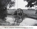 Wasserschöpfrad in der Rednitz bei Dambach, ca. 1925 <span class="smw-highlighter" data-type="8" data-state="inline" data-title="Hinweis" title="Urheber: W. HammerbacherLizenz: CC BY-SA 3.0"><span class="smwtticon note"></span><span class="smwttcontent">Urheber: W. Hammerbacher<br><br>Lizenz: CC BY-SA 3.0</span></span>