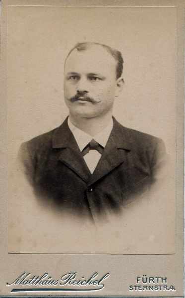 Datei:Reichel Mann mit Schnautzer.jpg