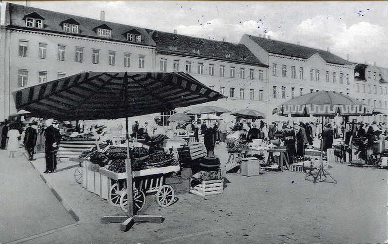 Datei:Wochenmarkt AK.jpg