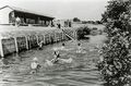 Badefreuden am Flussbad des Mühlbachs westlich von Burgfarrnbach, ca. 1930 <span class="smw-highlighter" data-type="8" data-state="inline" data-title="Hinweis" title="Urheber: unbekanntLizenz: CC BY-SA 4.0"><span class="smwtticon note"></span><span class="smwttcontent">Urheber: unbekannt<br><br>Lizenz: CC BY-SA 4.0</span></span>
