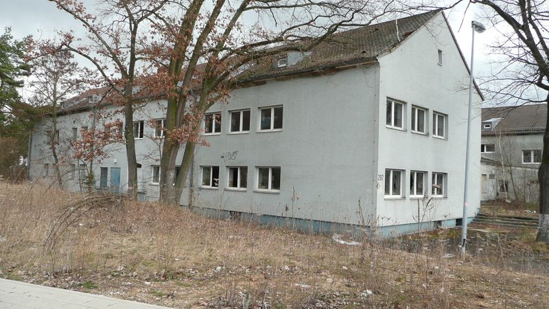 Datei:Kasernengebäude Monteith Barracks 2.jpg