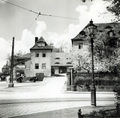 Das Seyfried’sche Gartenhaus (rechts) mit Nebengebäuden an der Billinganlage, ca. 1933 <span class="smw-highlighter" data-type="8" data-state="inline" data-title="Hinweis" title="Urheber: unbekanntLizenz: CC BY-SA 3.0"><span class="smwtticon note"></span><span class="smwttcontent">Urheber: unbekannt<br><br>Lizenz: CC BY-SA 3.0</span></span>