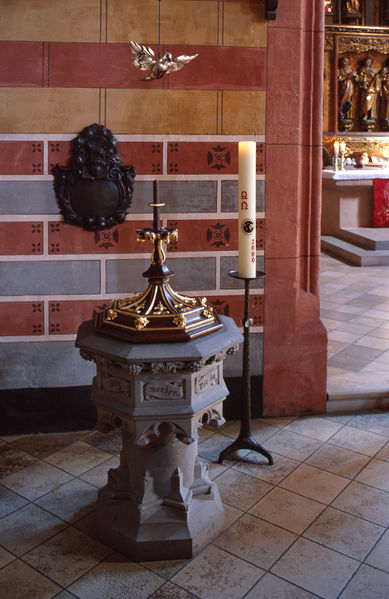 Datei:Taufstein a.jpg