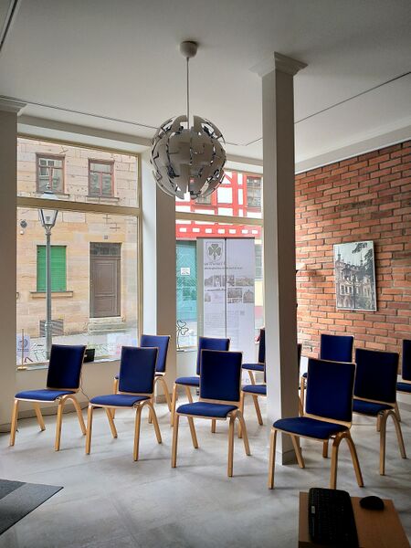 Datei:2022-04-09 FürthWiki-Laden (Vortragsraum).jpg