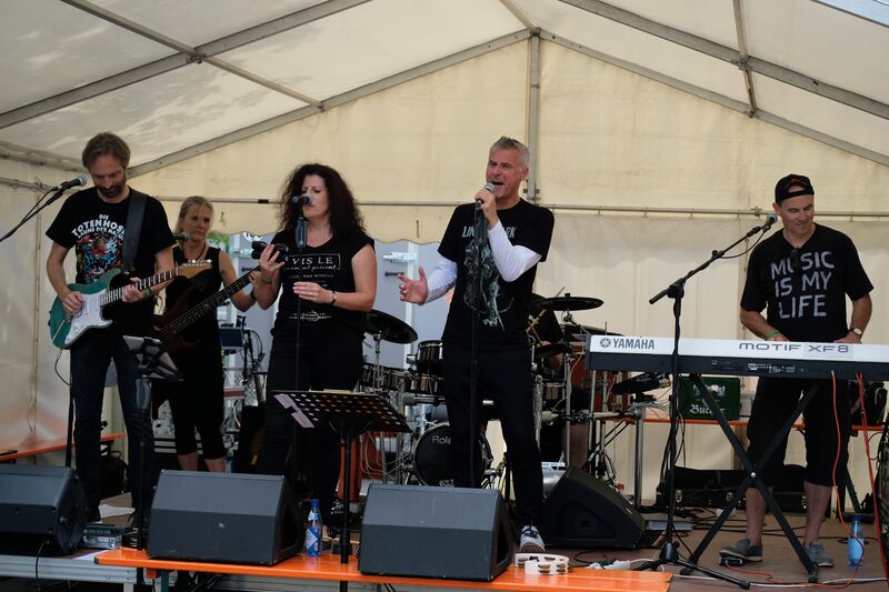 Datei:6 Feet Four 14.jpg