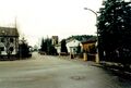 Blick von Norden in die Seestraße in Mannhof, März 1988 <span class="smw-highlighter" data-type="8" data-state="inline" data-title="Hinweis" title="Urheber: A. HesselbachLizenz: CC BY-SA 3.0"><span class="smwtticon note"></span><span class="smwttcontent">Urheber: A. Hesselbach<br><br>Lizenz: CC BY-SA 3.0</span></span>
