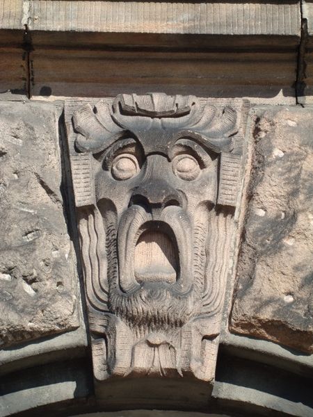 Datei:Detail Helmplatz 6.JPG