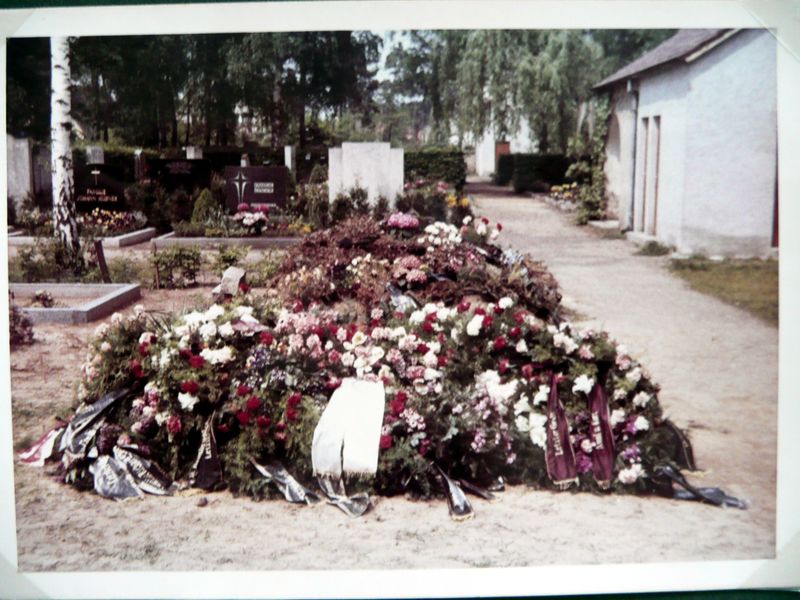Datei:Friedhof6.jpeg