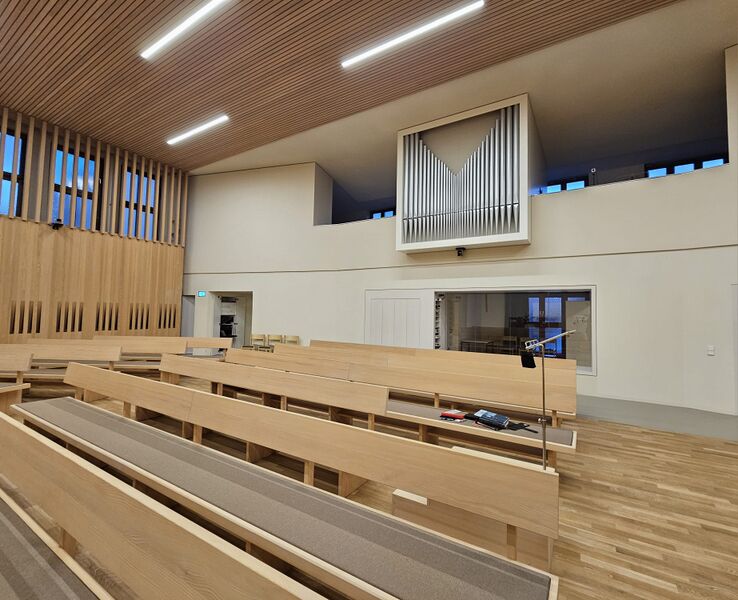 Datei:Neuapostolische Kirche Orgel.jpeg